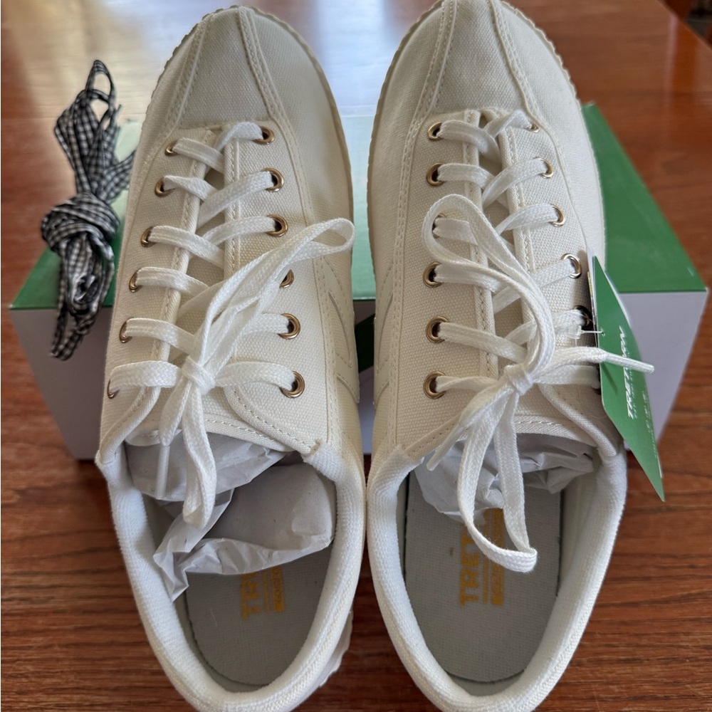 Tretorn NyLite Bold tennis shoes.  Womens size 9 platform.  NWT and box. - Picture 3 of 7